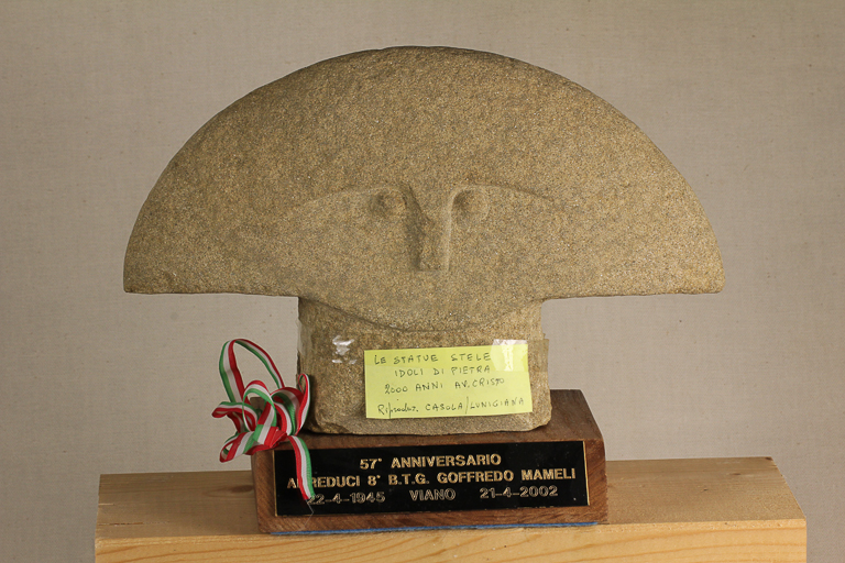 Scultura per il 57° anniversario dei reduci 8° btg "G.Mameli" 22/04/1945 commemorata a Viano il 21/04/2002